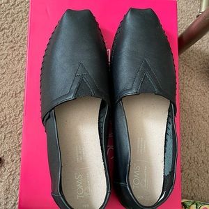 Black Toms  women size 9 never worn